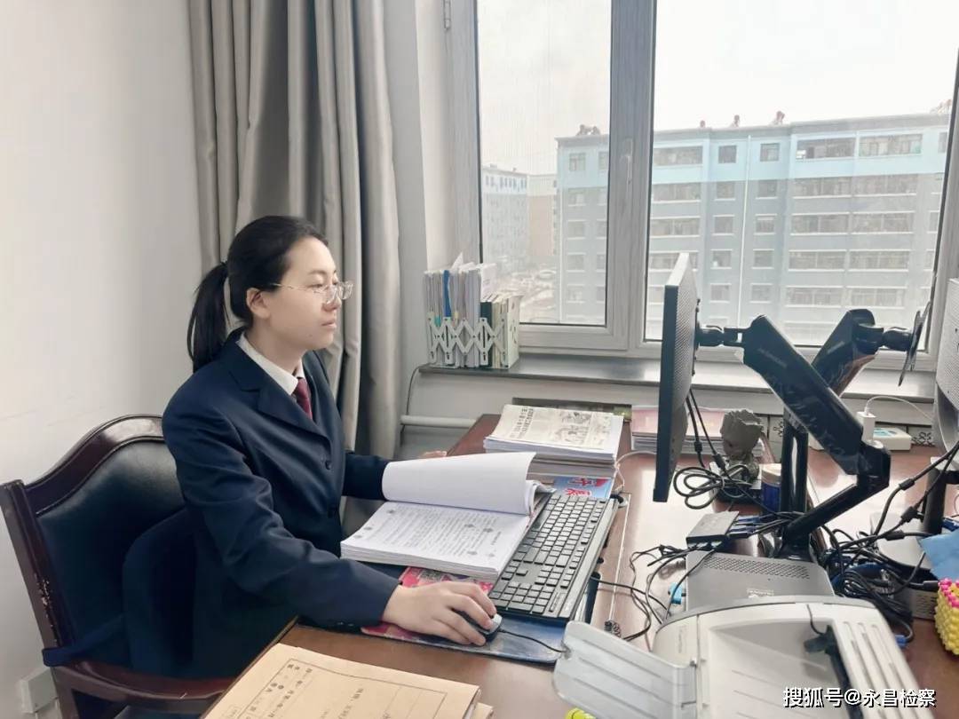 从检十四年以来,她认真专注,耕耘探索,从书记员,助理检察员一步步成长