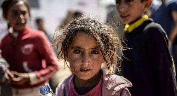 在叙利亚黑市上,女孩被公然拍卖,这一个商品却比女孩更加抢手