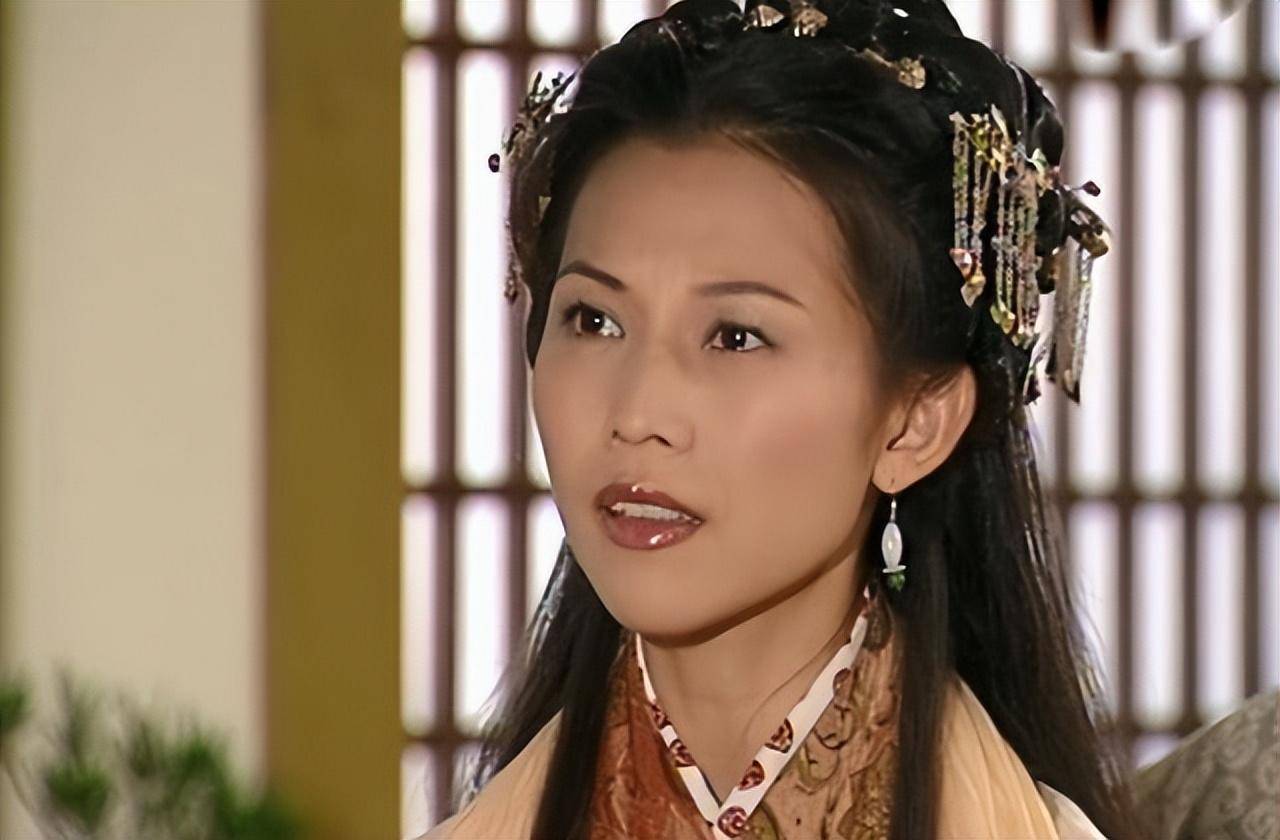 2002年的电视剧《绝世好爸》里面,郭羡妮在剧里面饰演三姐妹之中最小