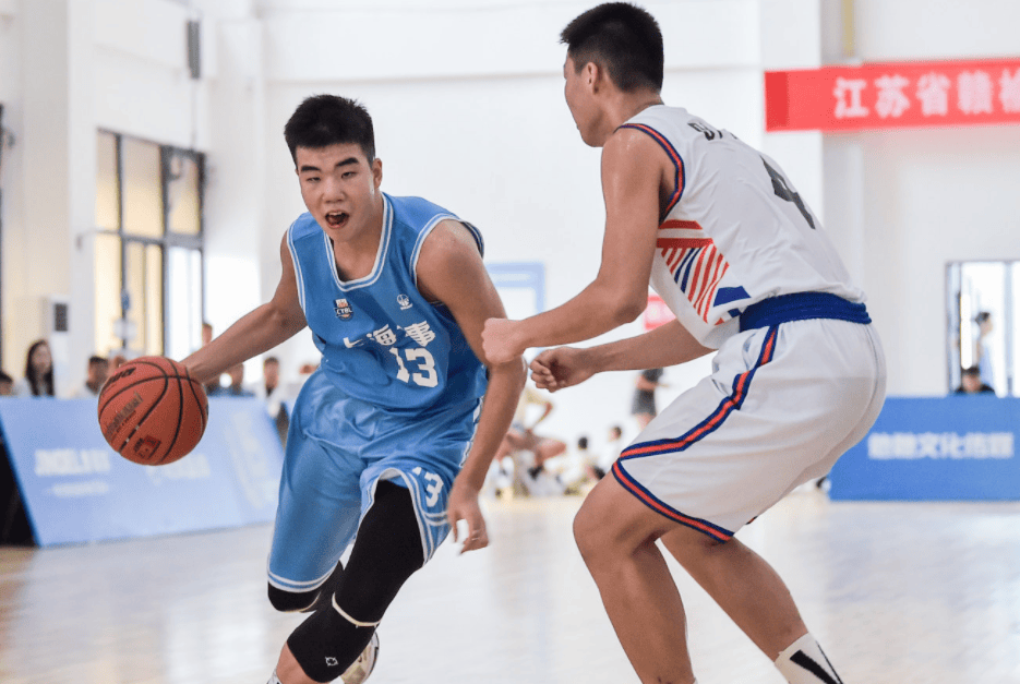 中国男篮又一14岁1米97超级新星崛起,轰18 15 5夺冠真猛_赵杰_张懿