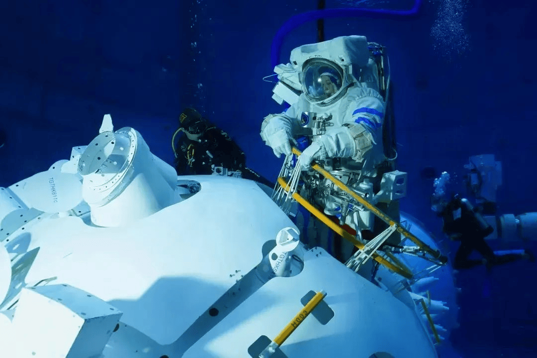 中国空间站或出现全女性乘组?香港女警成航天员,能量餐相伴飞天