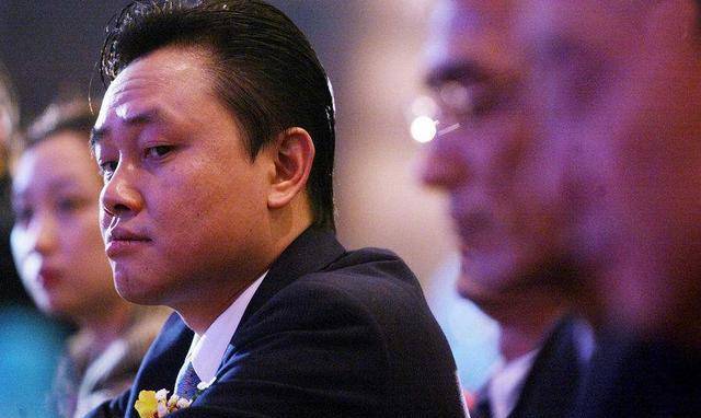 从穷小子到大陆首富:入狱11年,罚款8亿不值零头,还剩225亿资产