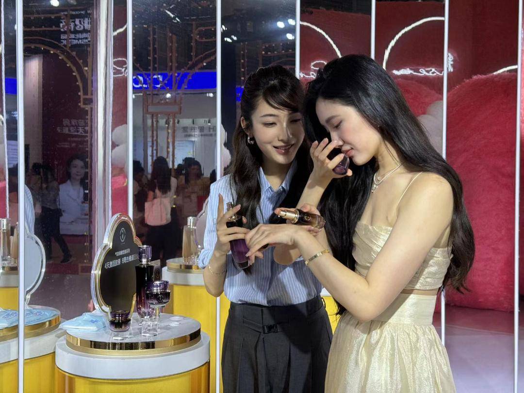 拿捏这届年轻人"痒点",百雀羚赢麻了 丨 看见价值_品牌_消费_中国