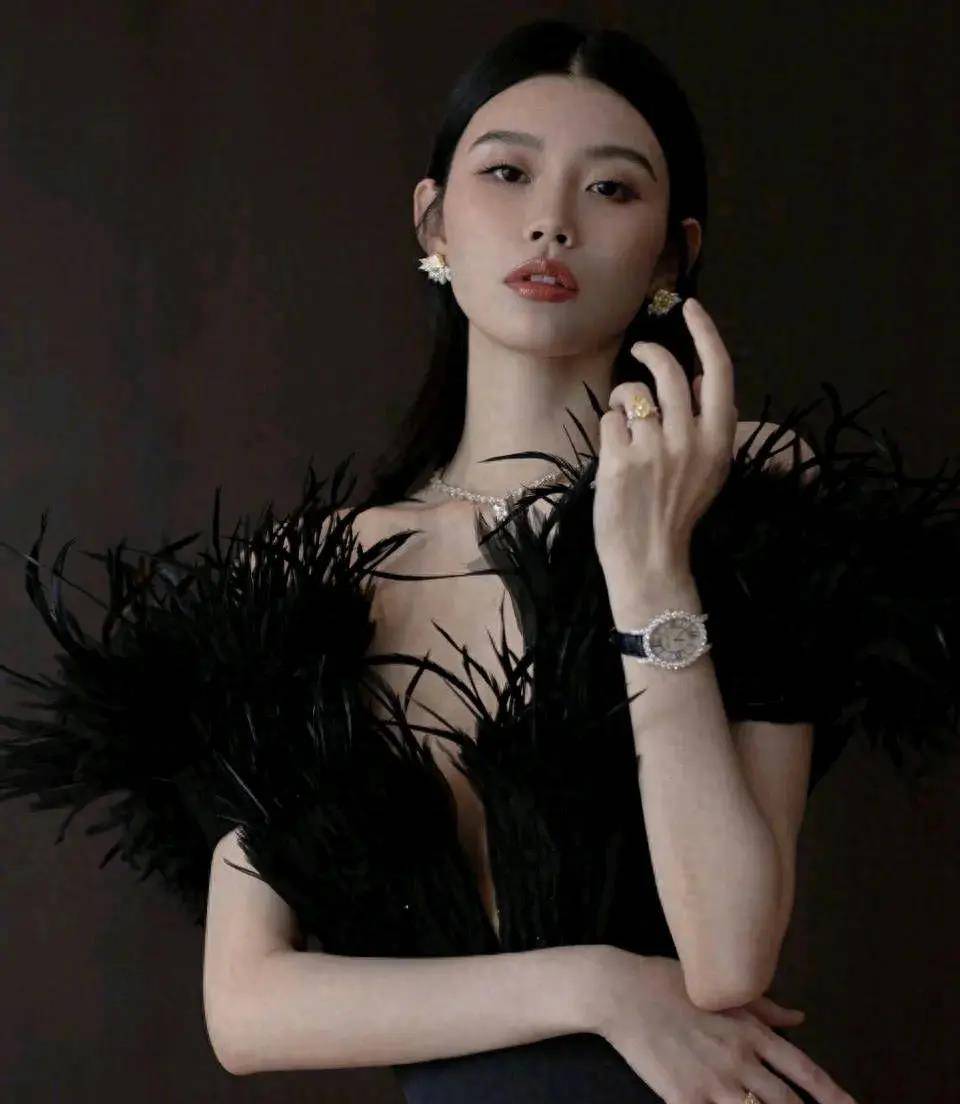 真心觉得奚梦瑶是名模里边最美的,她长得这么漂亮可以出圈了