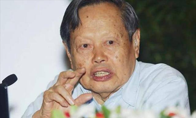 99岁高龄的杨振宁,是如何称呼翁帆的父母?他的称呼尽显高情商