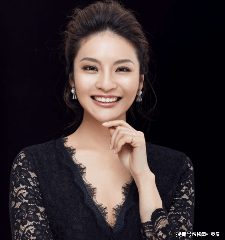 她是央视美女主持人,气质不输董卿,曾和成龙传绯闻,43岁还单身_孟盛楠