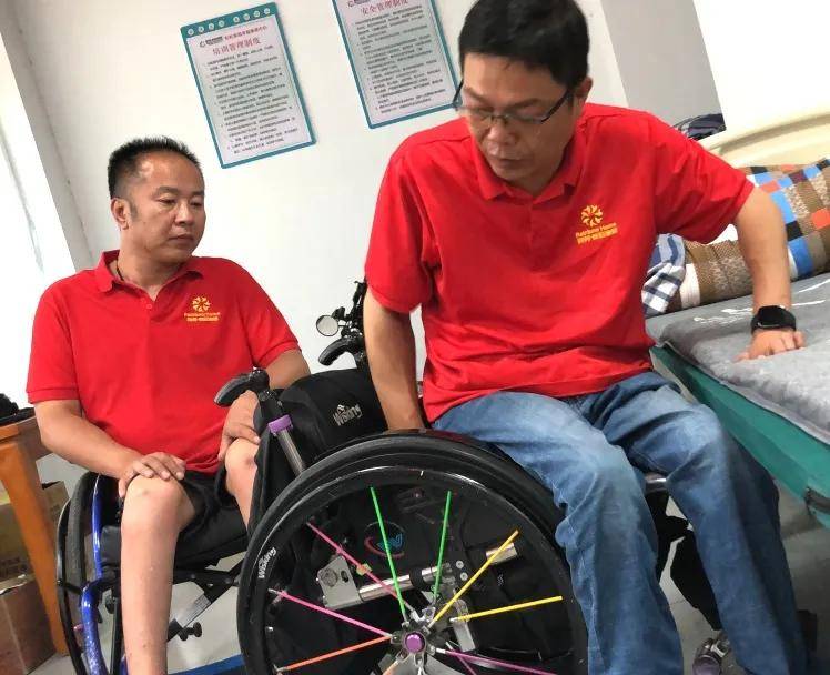 出席结业仪式并为学员颁发结业证书岁月无虞来日可期愿学员们心怀期待