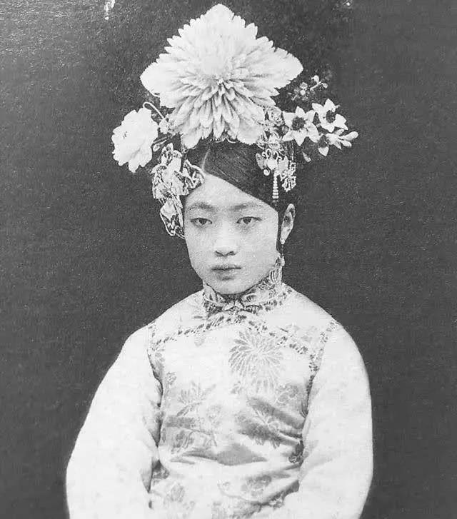 婉容有了孩子,当丈夫的溥仪应该高兴,为何要杀掉婉容的孩子?