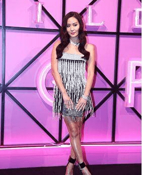 13岁就被富豪看中,追了6年终于追到手,一张旺夫脸曾一晚赚13亿_孙芸芸