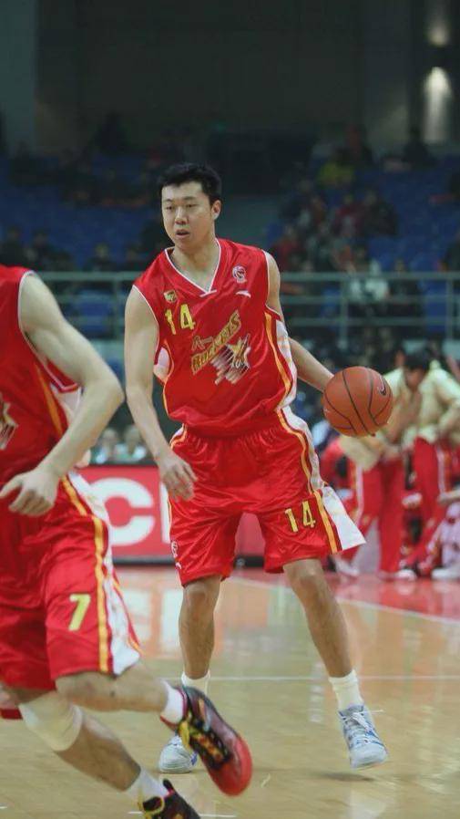 巩晓彬:男篮历史上算得上世界级的只有5人,他还不够格