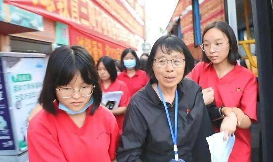 时代楷模张桂梅:让没机会上学的孩子坐进教室,消除贫穷不是奢望_华坪