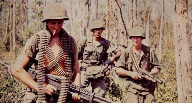 越战时,美军为何"宁可打20年败仗",也不用原子弹?