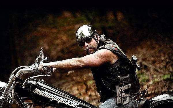 此外,暴走族还有另一个重要的盈利行业——色情.