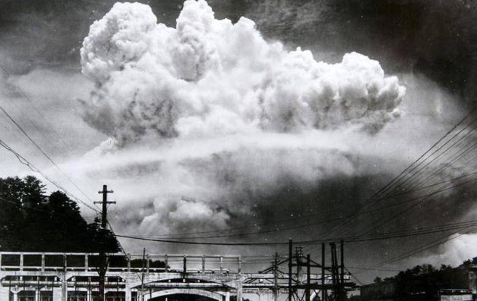 广岛原子弹爆炸时,19岁女孩离爆心只有260米,为何能存活?