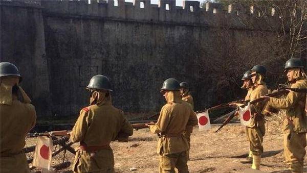 他率部打通根据地牺牲被誉精忠报国,其上司却后方享乐