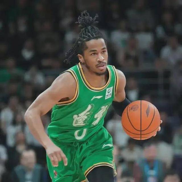 辽宁没有必要抢周琦!升级外援锻炼年轻人是关键,有必要签四外援