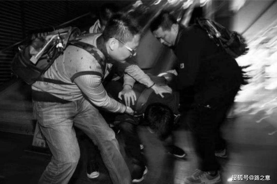 他被8人用乱刀砍死!2002年重庆黔江"3·27"恶性杀人案侦破始末