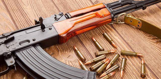 而且ak47这款突击步枪的后坐力可是出了名的大,这种不