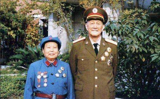 邓华泪流满面,洪学智笑着安慰:我这不好好的_批判_工作_朝鲜战争