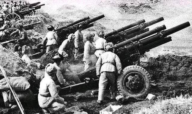 这一仗,伤员抬下来绑扎后,又抬回阵地,继续作战!