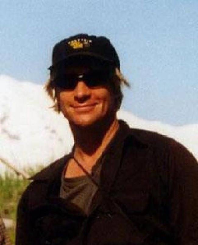 专家,与熊亲密接触13年,和女友露营时却被熊吃掉_提摩西·_灰熊_动物