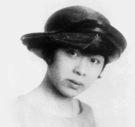 哥哥,妹妹因怕痛不愿裹脚,他:不裹了,以后我养你_张幼仪_张君_徐志摩