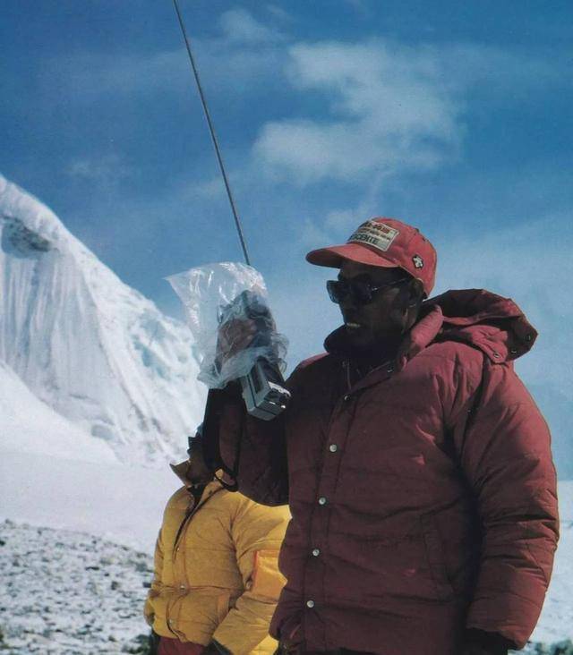 此战士枪法不准,被选进登山队,登上珠峰,立特等功,成运动健将