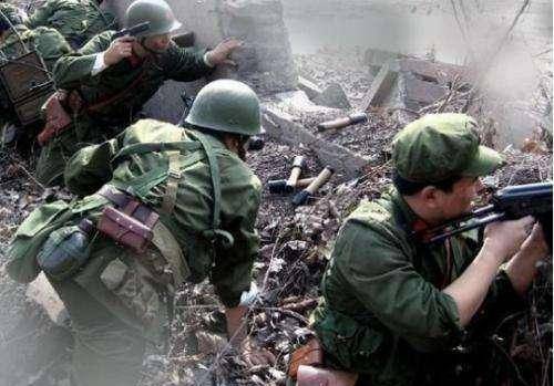 他是老山第一烈士:主峰上有他的雕像,作家把他的事迹写成小说!