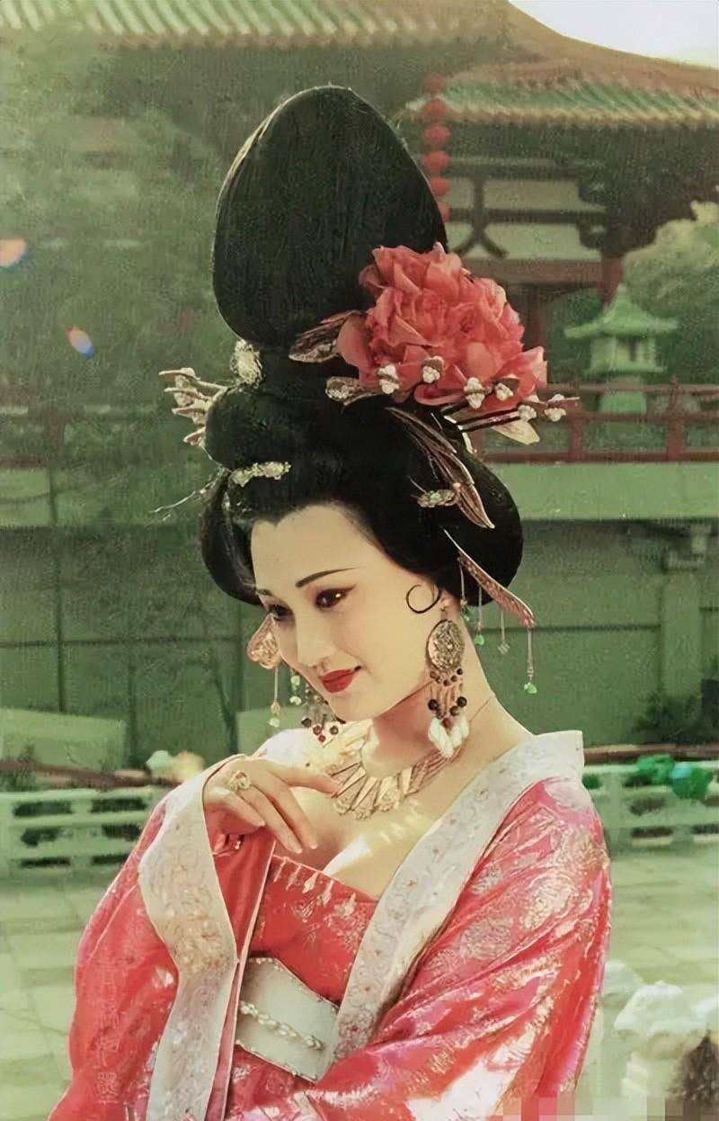 杨玉环喜欢的荔枝到底是怎么送到长安的?756年7月15日杨贵妃自缢