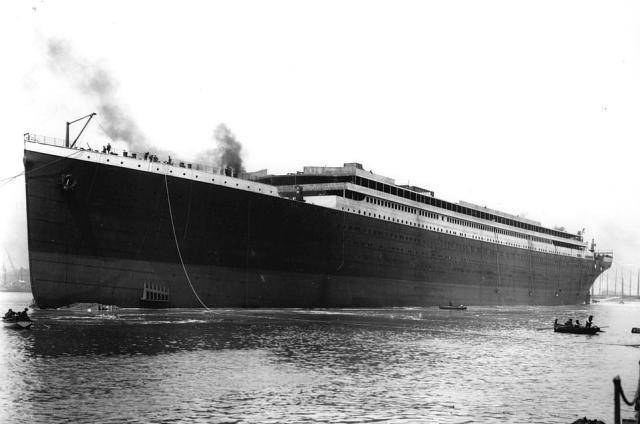 有"永不沉没"美誉的泰坦尼克号,怎么就撞上冰山了呢,损失如何