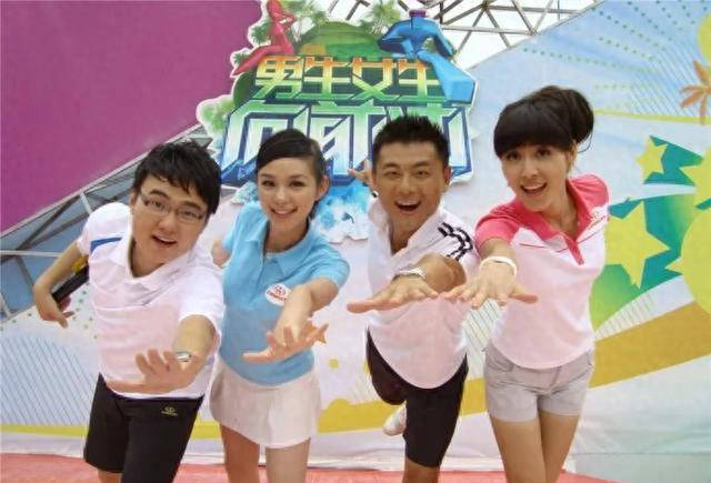 原创            杨政率领X战队参加“快乐向前冲”挑战，全员落水集结水中-快乐向前冲附