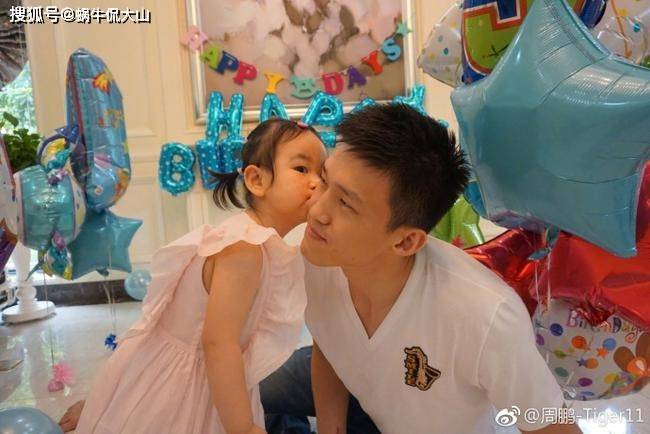 cba的模范夫妻,因大长腿一见钟情,夫妻俩的一个决定感动全国