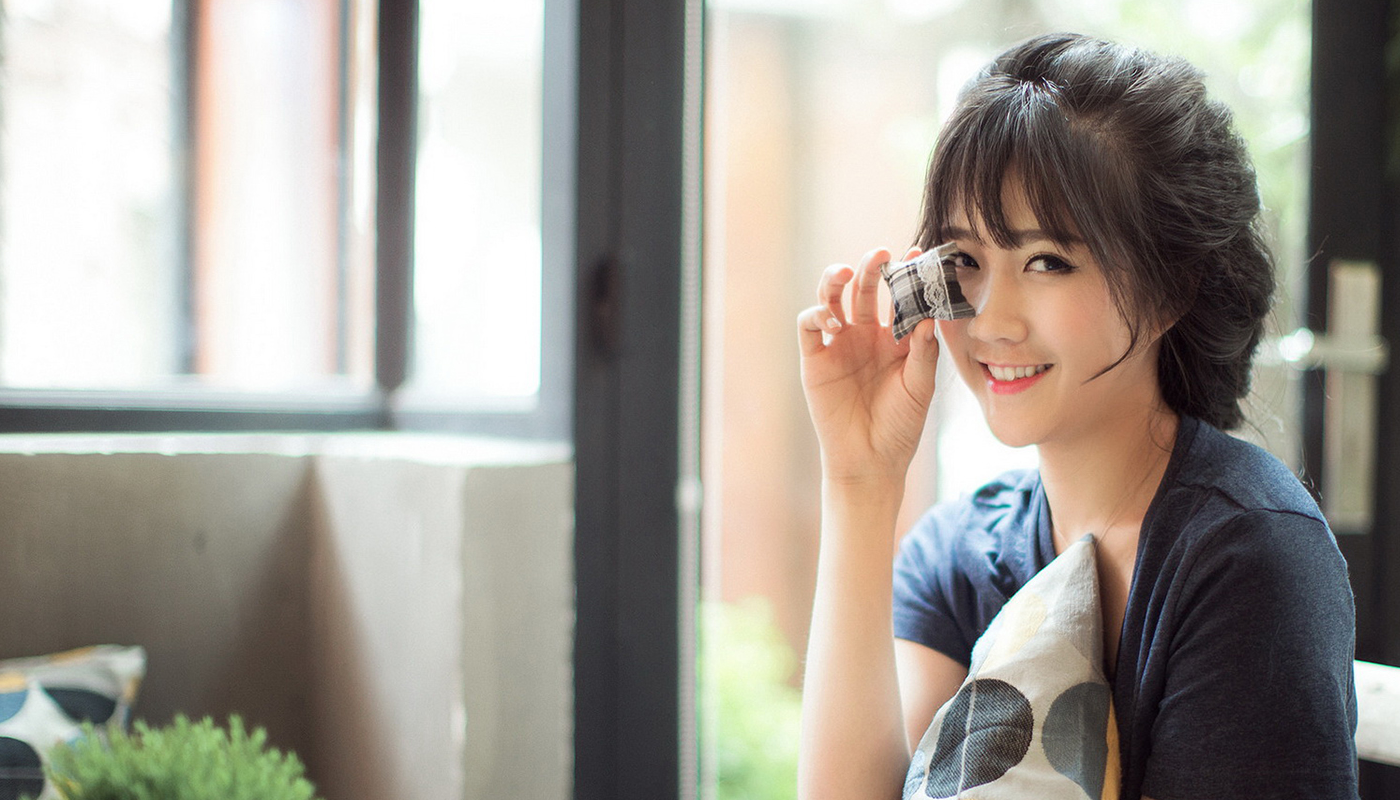 单身者可以约上好友出去散散步,爱情运增强不少,心情也舒畅许多.