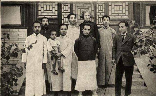 鲁迅死后,他的三个儿子怎么样了?虎父无犬子,都非常出名