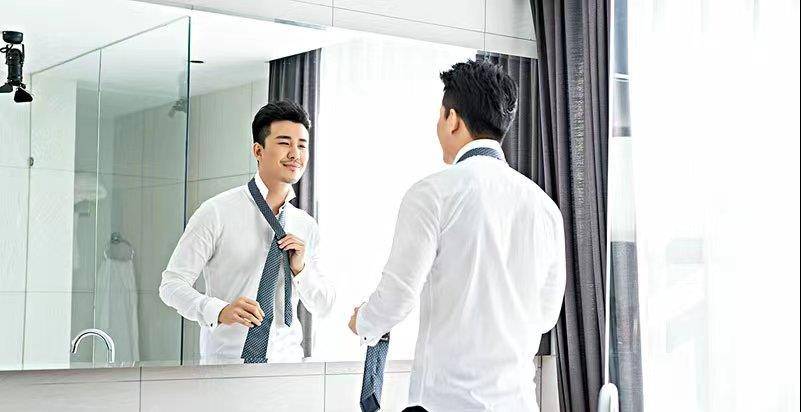 16年广东酒店招聘男公关,陪玩陪酒陪睡,调查才知200人被骗百万