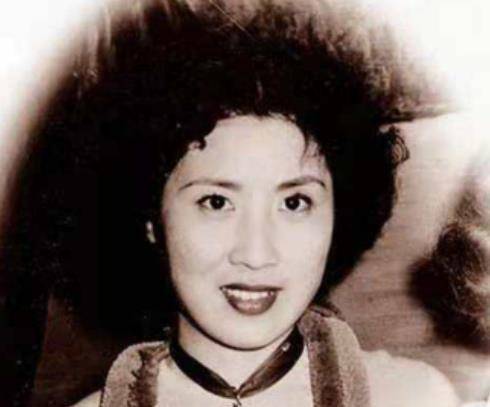 抗战胜利后,张灵甫经人介绍认识了年轻貌美的王玉龄