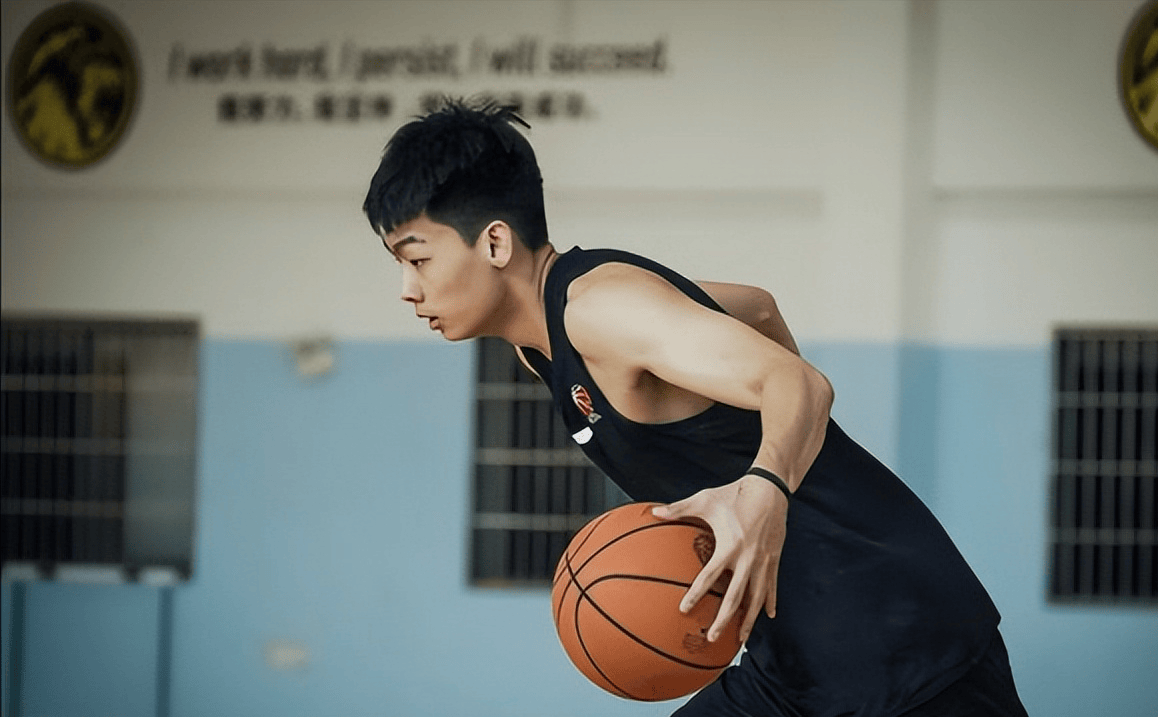 他的身体天赋其实是很不错的,王欣瑞要做的事情就