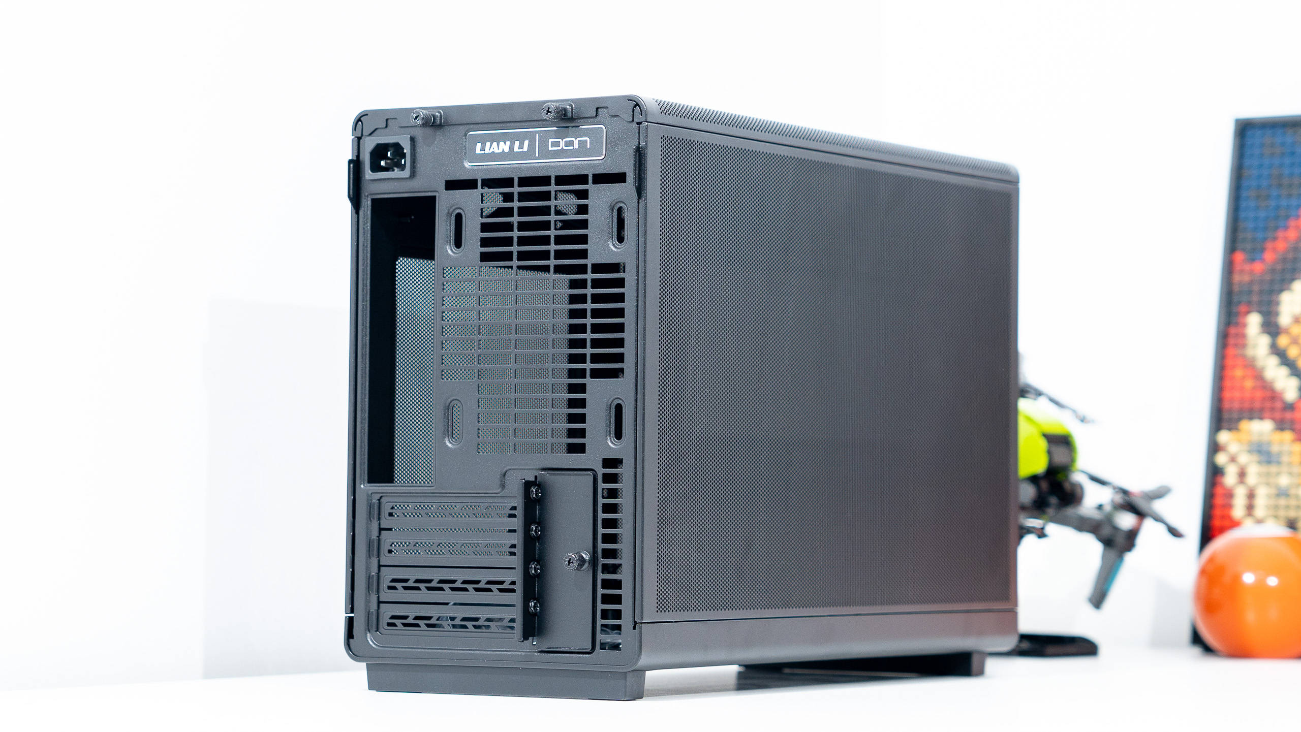 联力a3-matx机箱首发装机评测:华硕760m重炮手 索泰4080s pgf