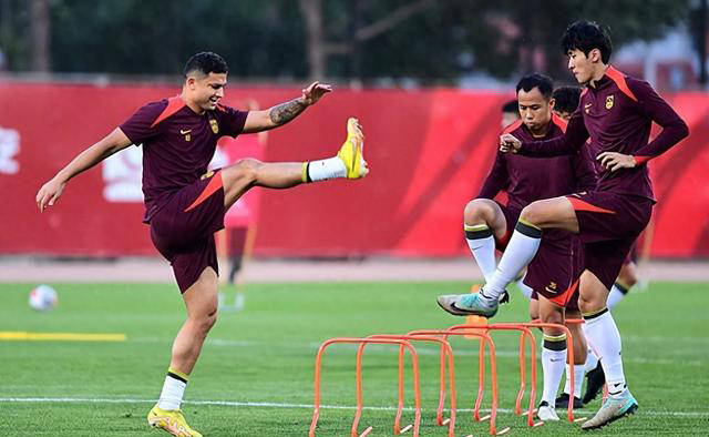 武磊归队盼望国足伤员康复备战_训练_战术_球员