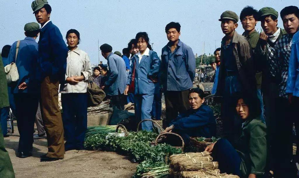 八十年代老照片:质朴中国人,发自内心的笑容,虽穷但内心充实满足