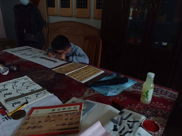五律 萤火虫(外七绝四首)_万仙_黄泉_宜春