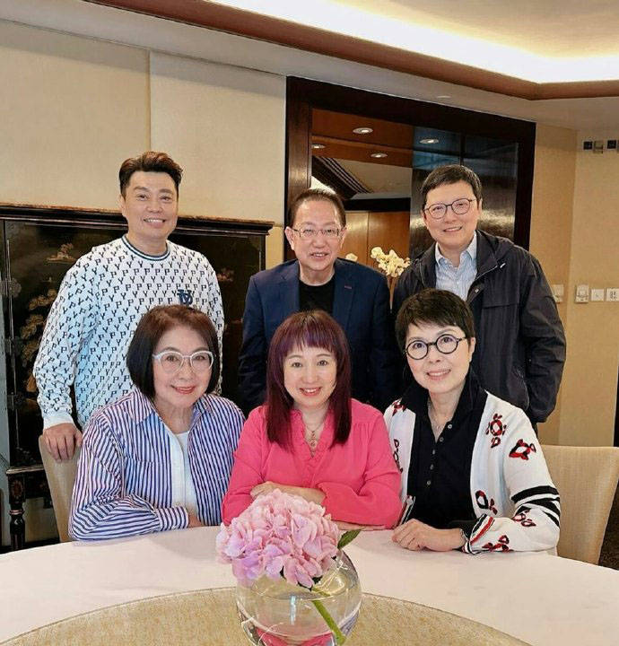 携同性爱人出席剧组聚会,曾传病重抽骨髓_小田_willy_香港地区