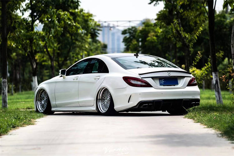 白色经典 奔驰cls改装airbft气动避震低趴风格