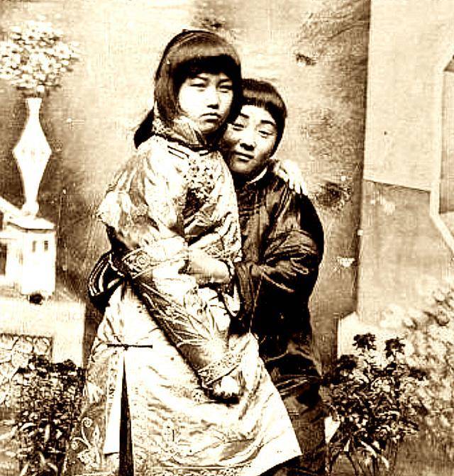 清代奇案:祠堂爆炸,尸体一丝不挂,一桩家族丑闻,县令破解谜案