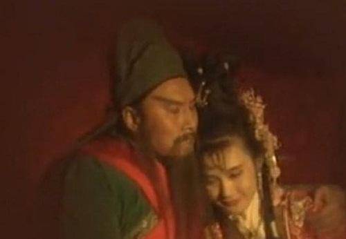 曹操将貂蝉送给关羽,貂蝉为何第二天就上吊自杀了