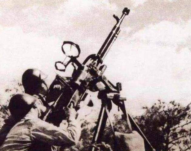 他是一等功臣,歼敌400人,机枪击落一架敌机,晚年却欠债2400元