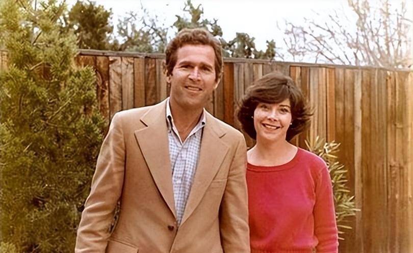 2013年小布什在被推进手术室前,向妻子痛哭忏悔:和赖斯有过暧昧_劳拉