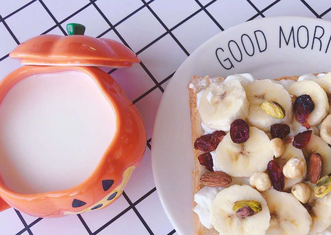 也是减肥人士一天三餐里,允许吃得比较好和份量多点的一餐,但看蒋欣的
