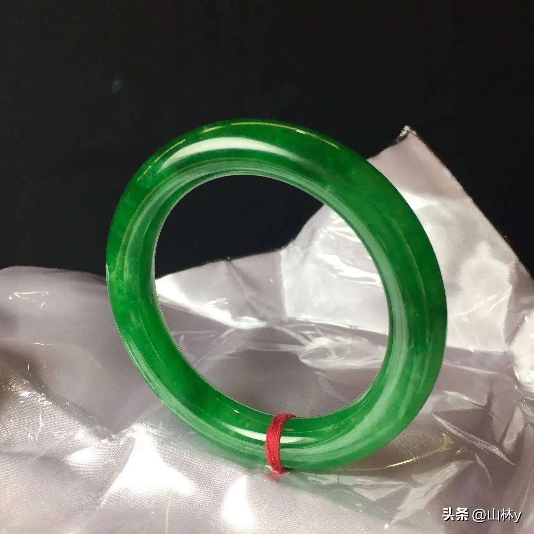 帝王绿翡翠的图片真实高清(帝王绿翡翠的图片真实高清大图)