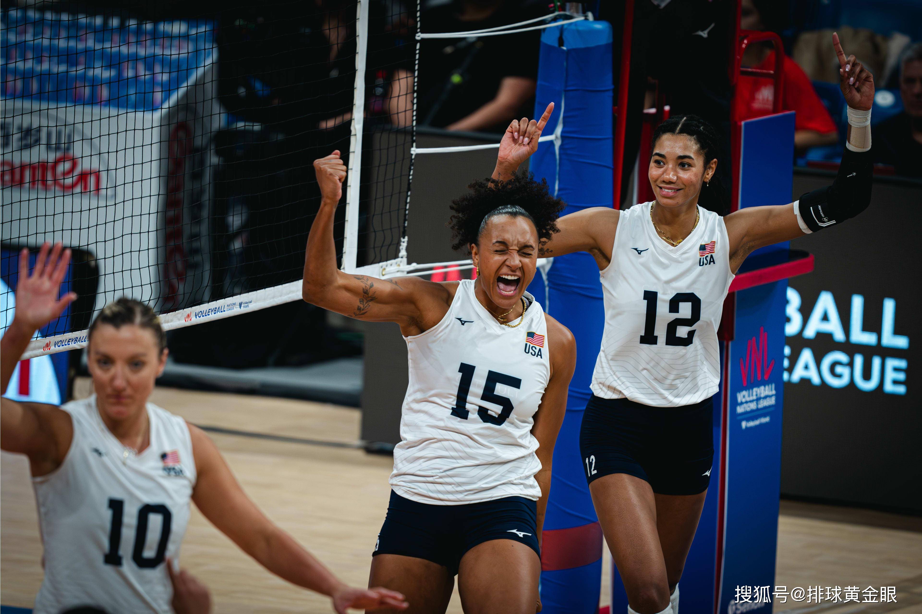 拉尔森27扣16中!美国第三败波兰8连胜,土耳其积分反超中国女排
